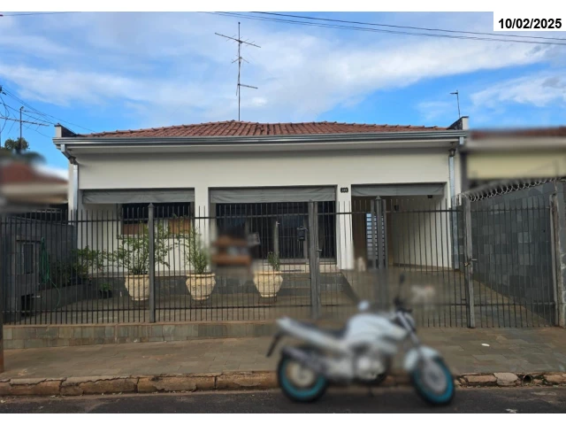 Casa c/ 244,19m² - Terreno c/ 310m² - Araraquara/SP