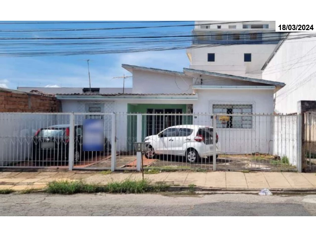 Casa e edificação - Terreno com 390m² - Goiânia/GO