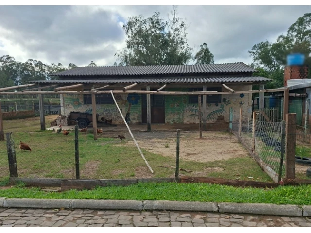 Fração ideal terreno 600m² - c/ edificação 140m² - Rua Um
