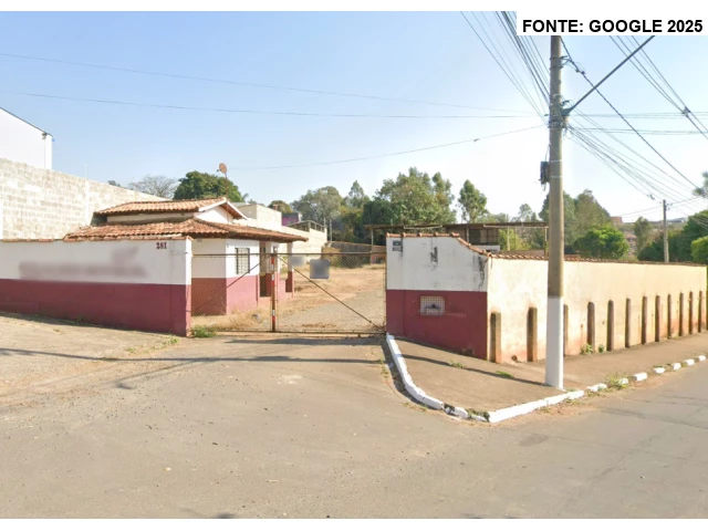 Galpão - Escritório - Terreno c/ 2.425m² - Guaxupé/MG
