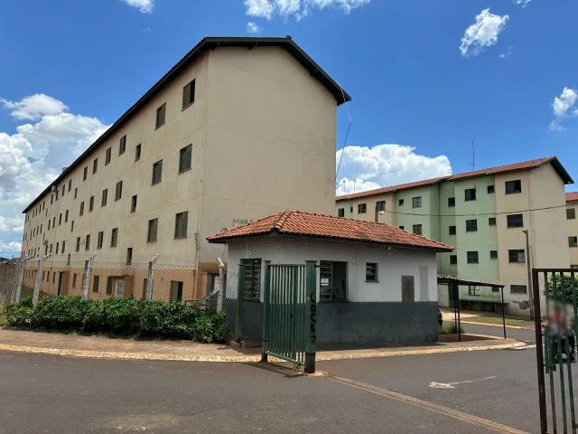 Apartamento no Jardim Santa Rosa (foto 2 de 4)