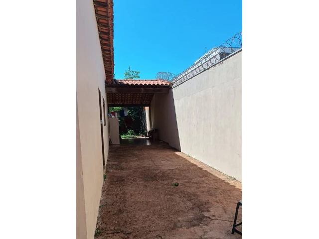 Casa c/121,44m² - Terreno c/300m² - Conceição das Alagoas/MG
