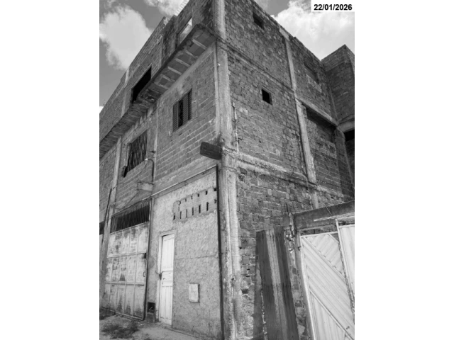 Edificação c/ 96m² - Terreno c/ 32m² - Retirolândia/BA