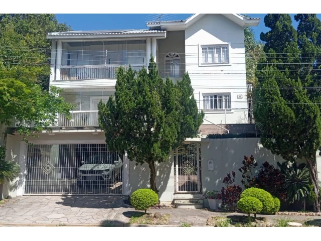 Sobrado c/ 400m² - Terreno c/ 487,50m² - São Leopoldo/RS
