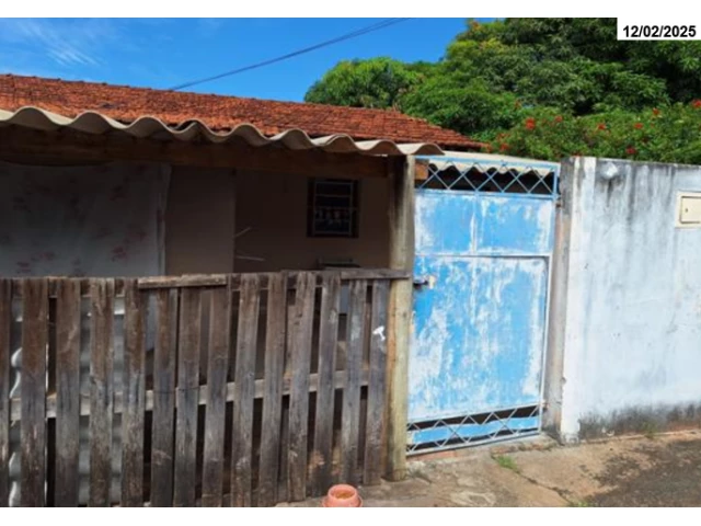 2 Casas - 2 Edículas - Terreno c/ 340,95m² - Pirajuí/SP