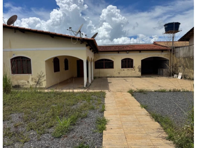 Casa - Terreno c/ 375m² - Anápolis/GO