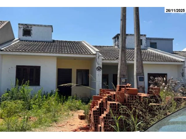 Foto 1 de Casa c/ 50m² - Terreno c/ 250m² - B. Arroio da Manteiga