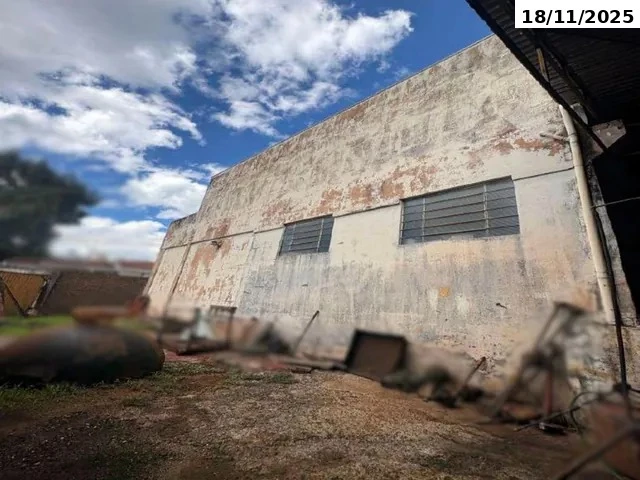 Prédio com 4 quartos no Vila Industrial (foto 14 de 27)