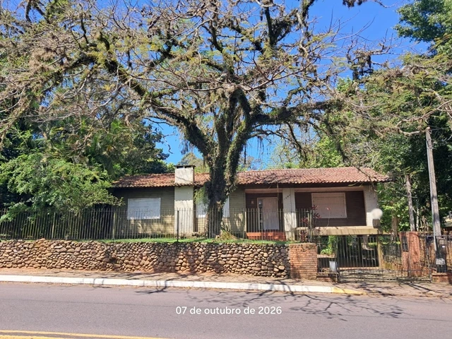 Casa e Terreno - 5.456m² a.t. - Av. Rubem Berta