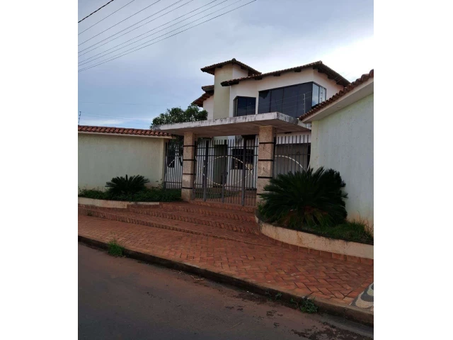 Casa c/ 02 pav. - Terreno c/ 390m² - Pires do Rio/GO