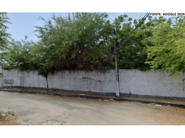 Terreno com 580m², muro frontal