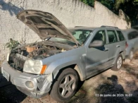 Miniatura 1 de JEEP GCHEROKEE LTD 5.7 – 06/06 – Prata