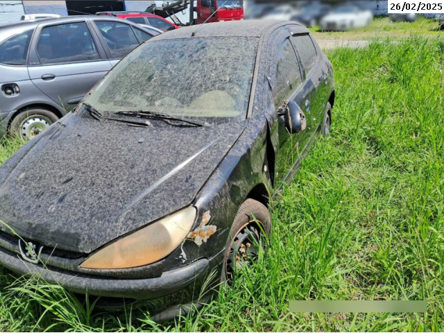 Foto Capa: Porto Alegre/RS - Peugeot/206 Soleil 03/04 - Gasolina