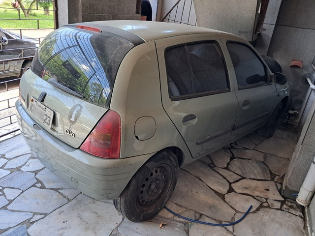 Foto Capa: Guaíba/RS - RENAULT/CLIO RN 1.0 16V - 2001/2002 - Bege