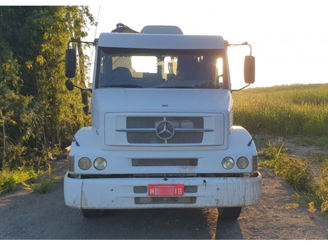 Caminhão -  M.BENZ/L 1318 - 06/06 - c/ Munk 