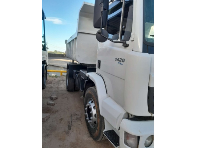 Caminhão - M.Benz/1420 - 03/03 - Branco - Basculante