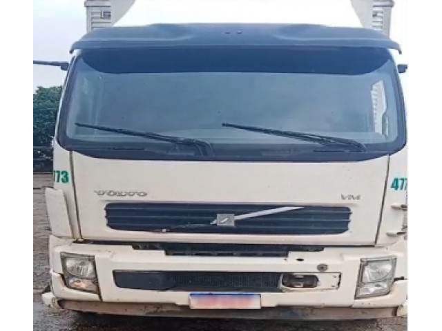 VOLVO VM 260 6X2R - 11/11 - Branca