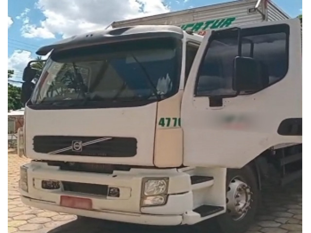 VOLVO VM 260 6X2R - 11/11 - Branca