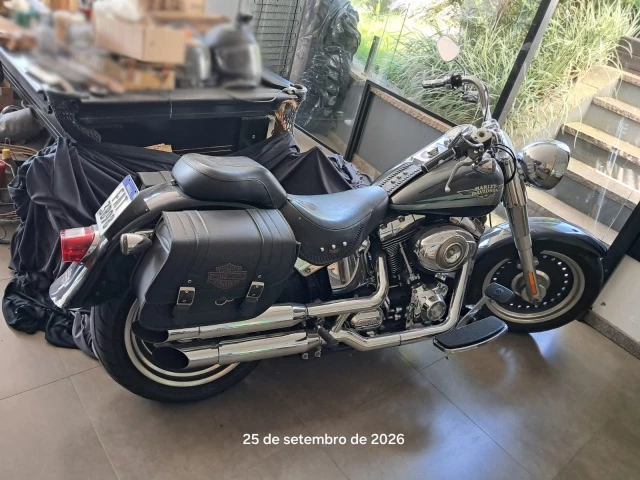 Motocicleta Harley Davidson/FLSTF - 08/09 - Preta