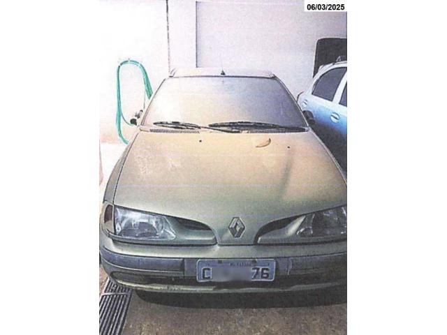Renault Megane 1.6 B - 99/00 - Passos/MG