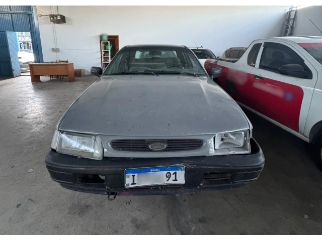 FORD/VERSAILLES 1.8 I GL - 95/95 - Prata