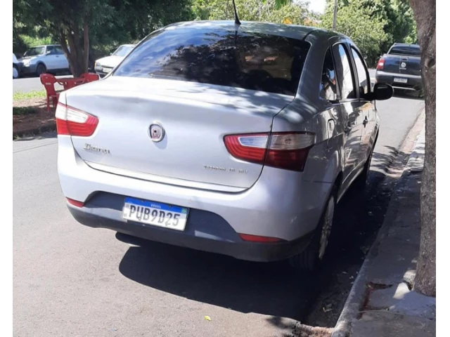 Foto 1 de Fiat Siena Essence 1.6 - 14/15 - Fernandópolis/SP