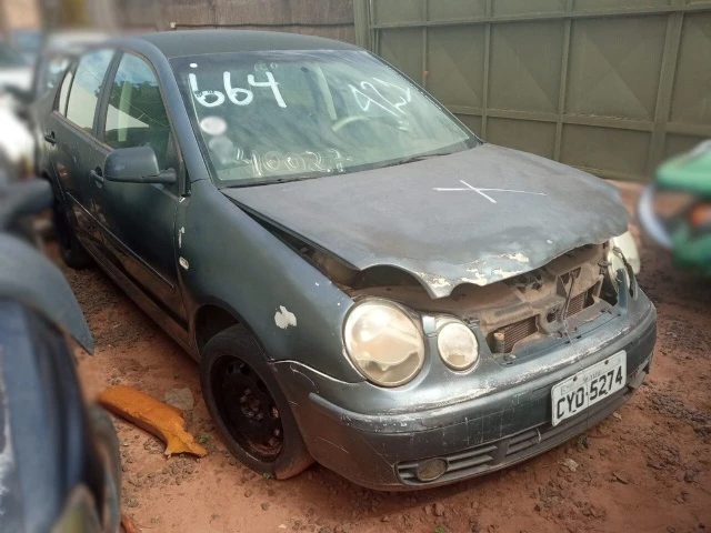 VW/Polo Sedan 1.6 – 04/04 – Catanduva/SP