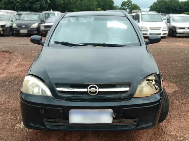GM/Corsa Hatch – 02/03 – Campo Grande/MS