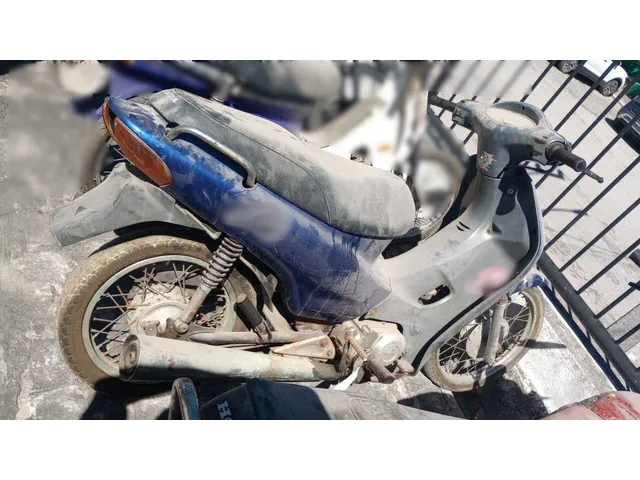 Honda C100 Biz — Sucata