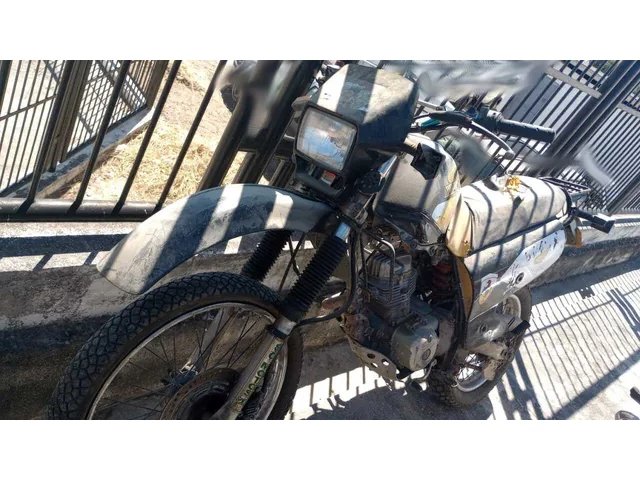 Honda XLX 350 — Sucata