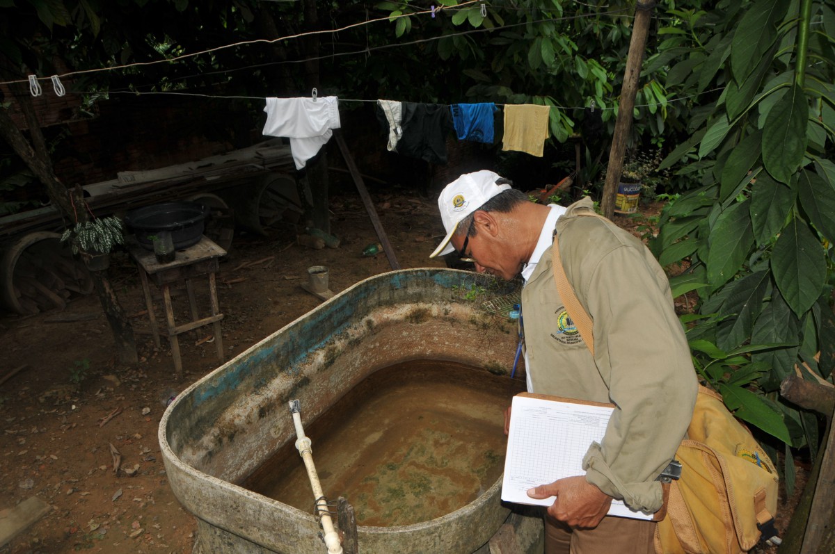 Agentes fazem visitas diárias no município para combater focos do mosquito