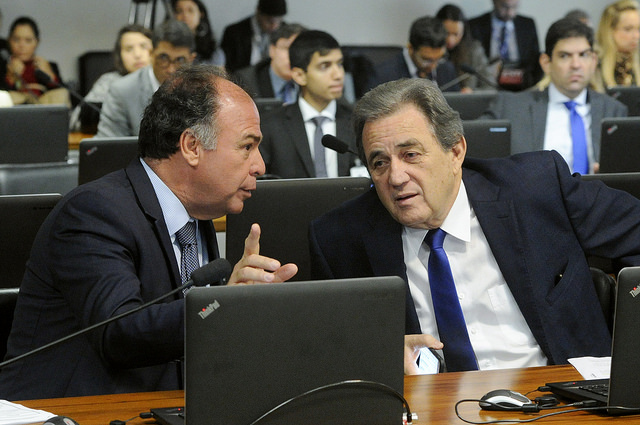 Deputados durante reunião da Comissão de Assuntos Econômicos do Senado