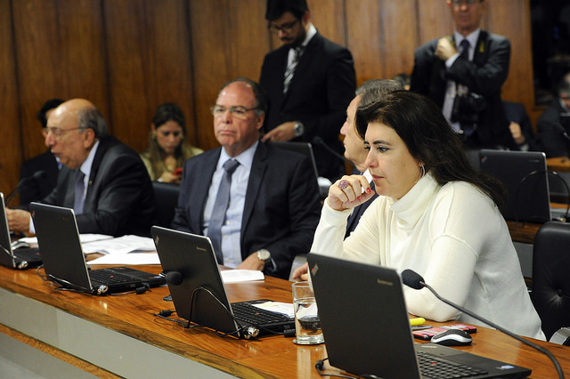 Senadora Simone Tebet durante reunião na Comissão de Assuntos Econômicos