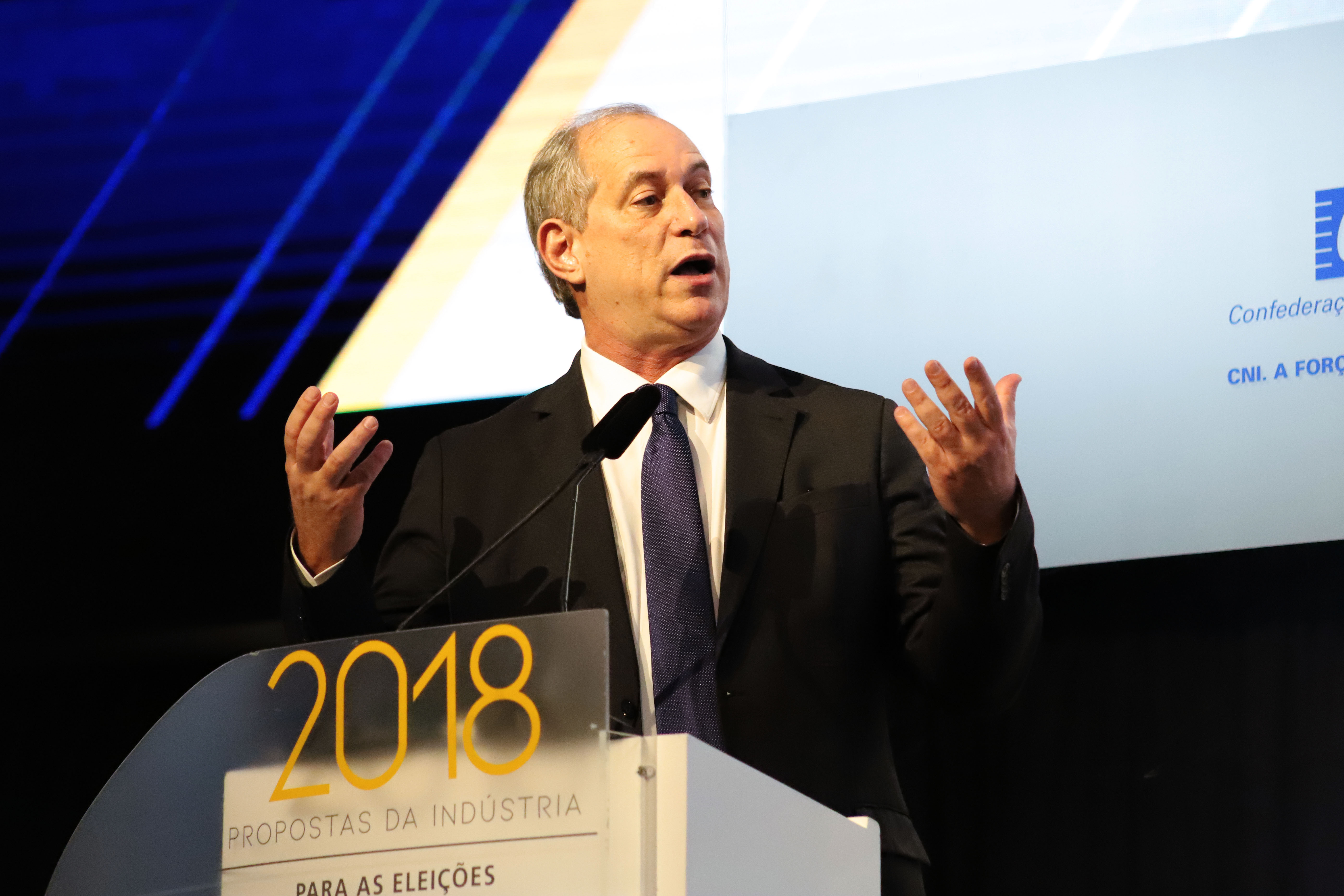 Ciro Gomes: “Sou contra esta reforma trabalhista. É preciso uma nova reforma, mas que reúna todos os setores da sociedade.”