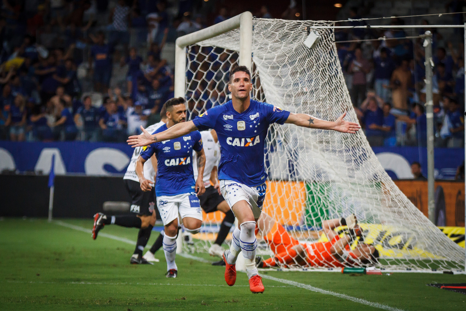 Thiago Neves marcou o gol da vitória Cruzeirense