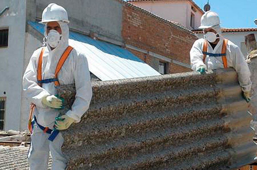 O amianto é usado na fabricação de telhas e caixas d’água. Foto: Senado Federal