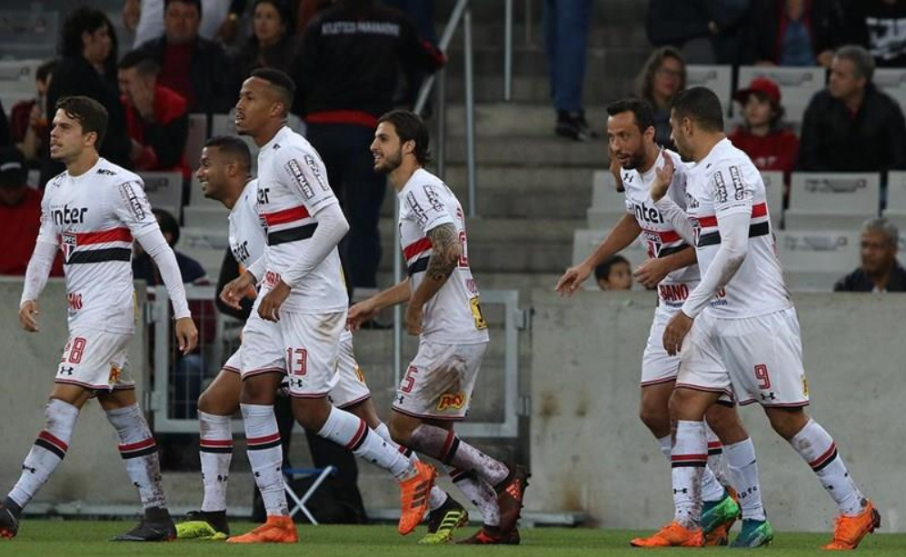São Paulo abre a 12ª rodada no confronto contra o Vitória