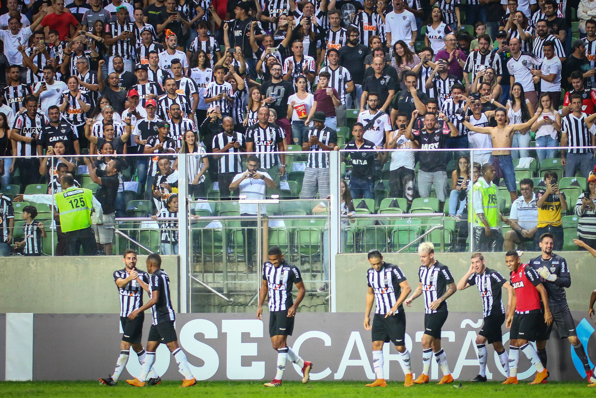 Com gol de Roger Guedes, Galo derrota Cruzeiro