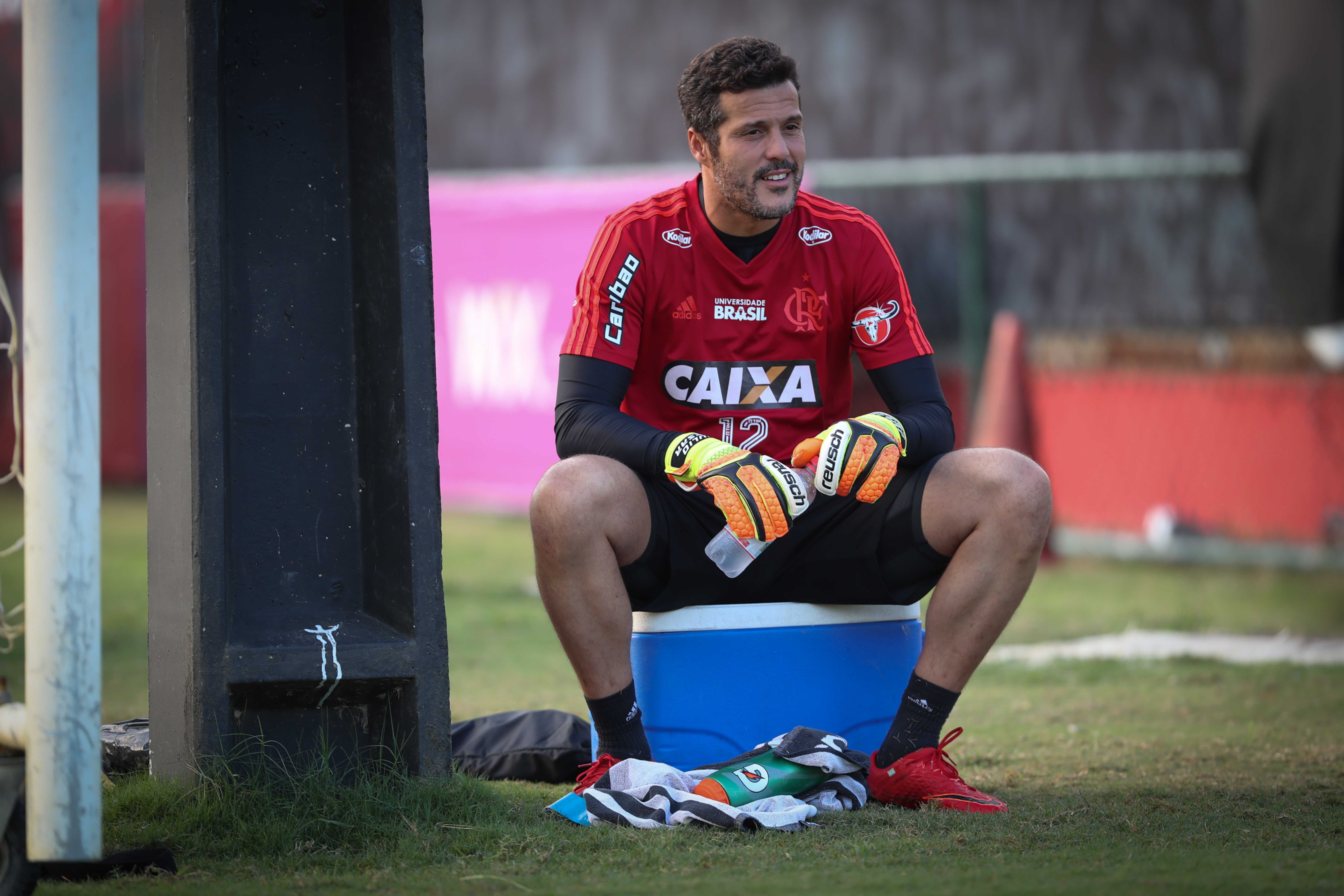 Goleiro Júlio César fará partida de despedida neste final de semana