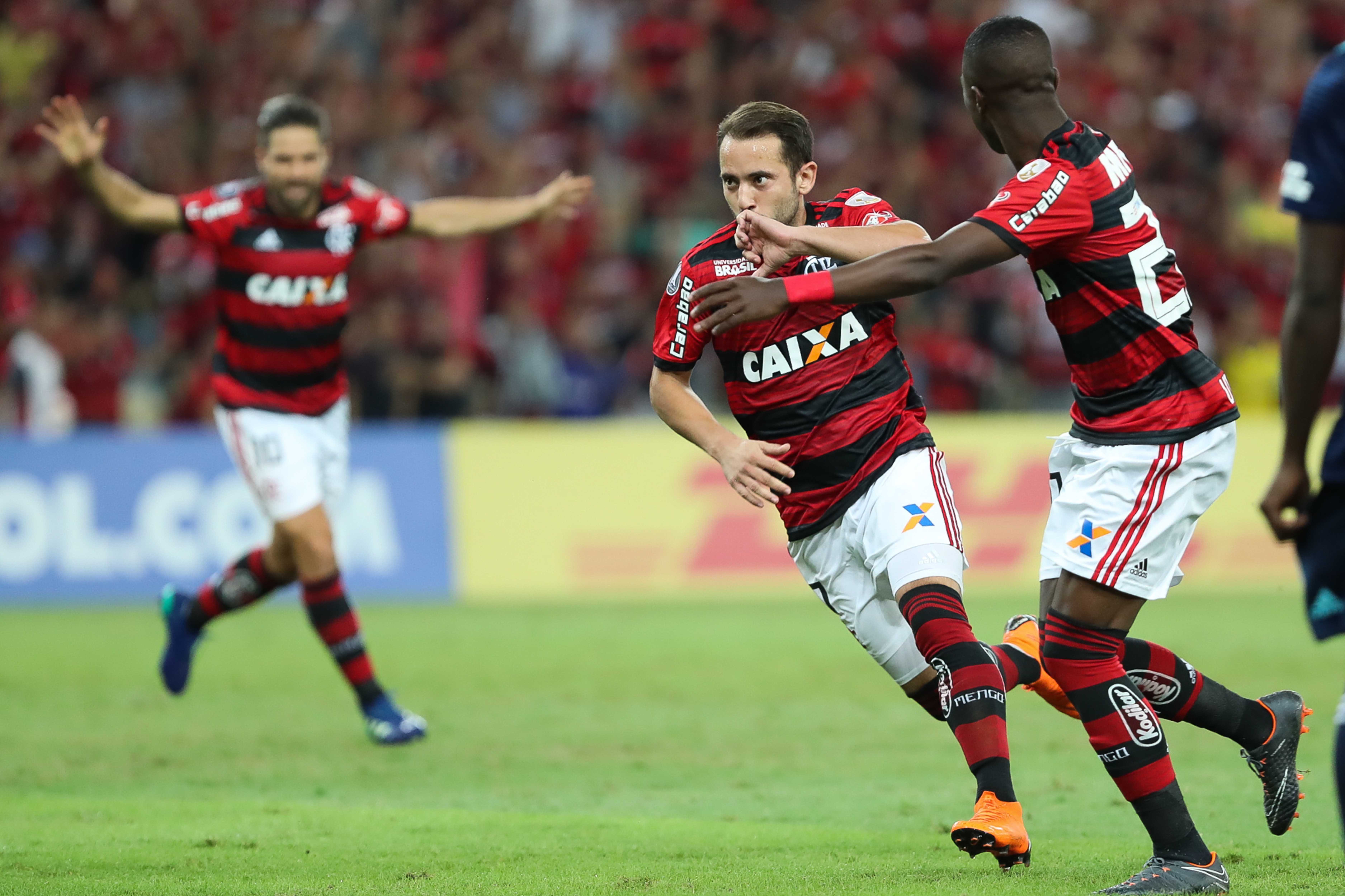 Embalado, Flamengo encara o Vasco no Maracanã