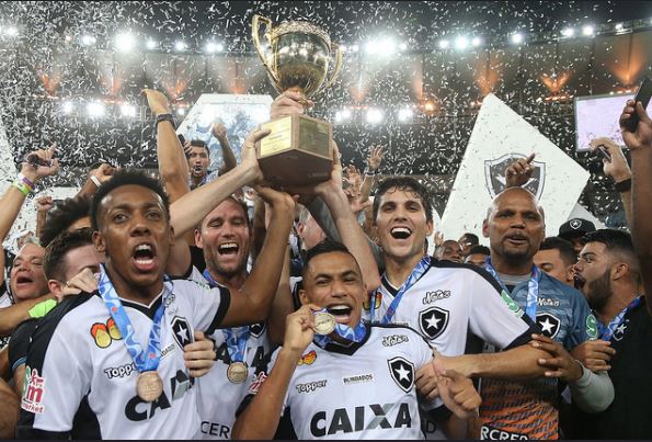 Com gols nos acréscimos e show de Gatito, Botafogo levantou a taça do Carioca