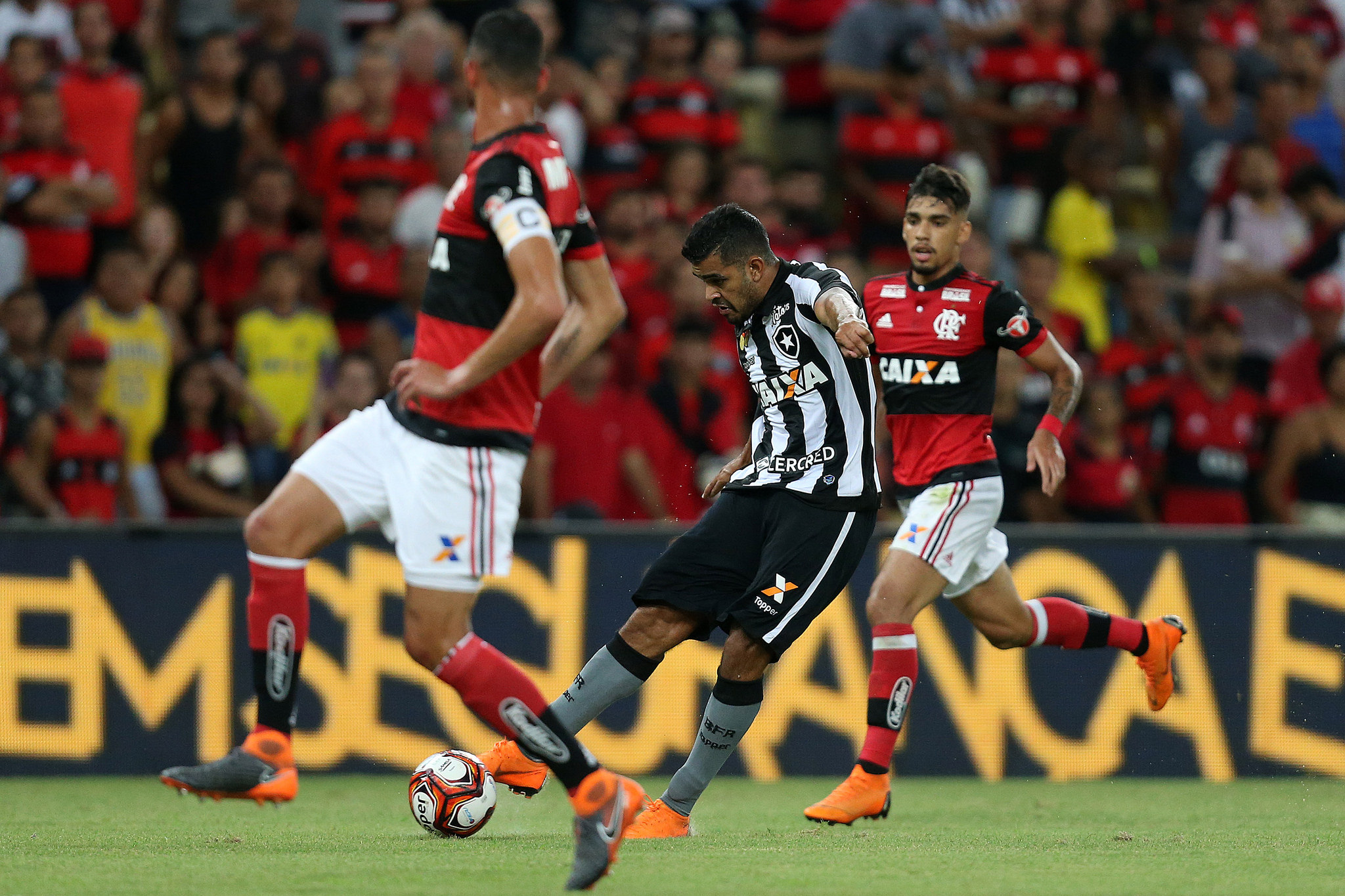 Fogão bateu o Fla por um a zero e está na final do Carioca
