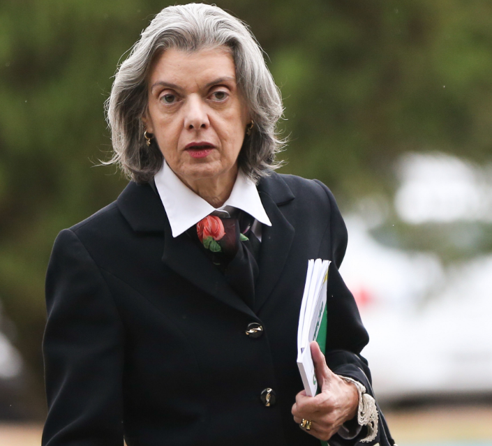 Ministra Carmen Lúcia acatou o pedido da PGR para suspender indulto natalino assinado por Temer