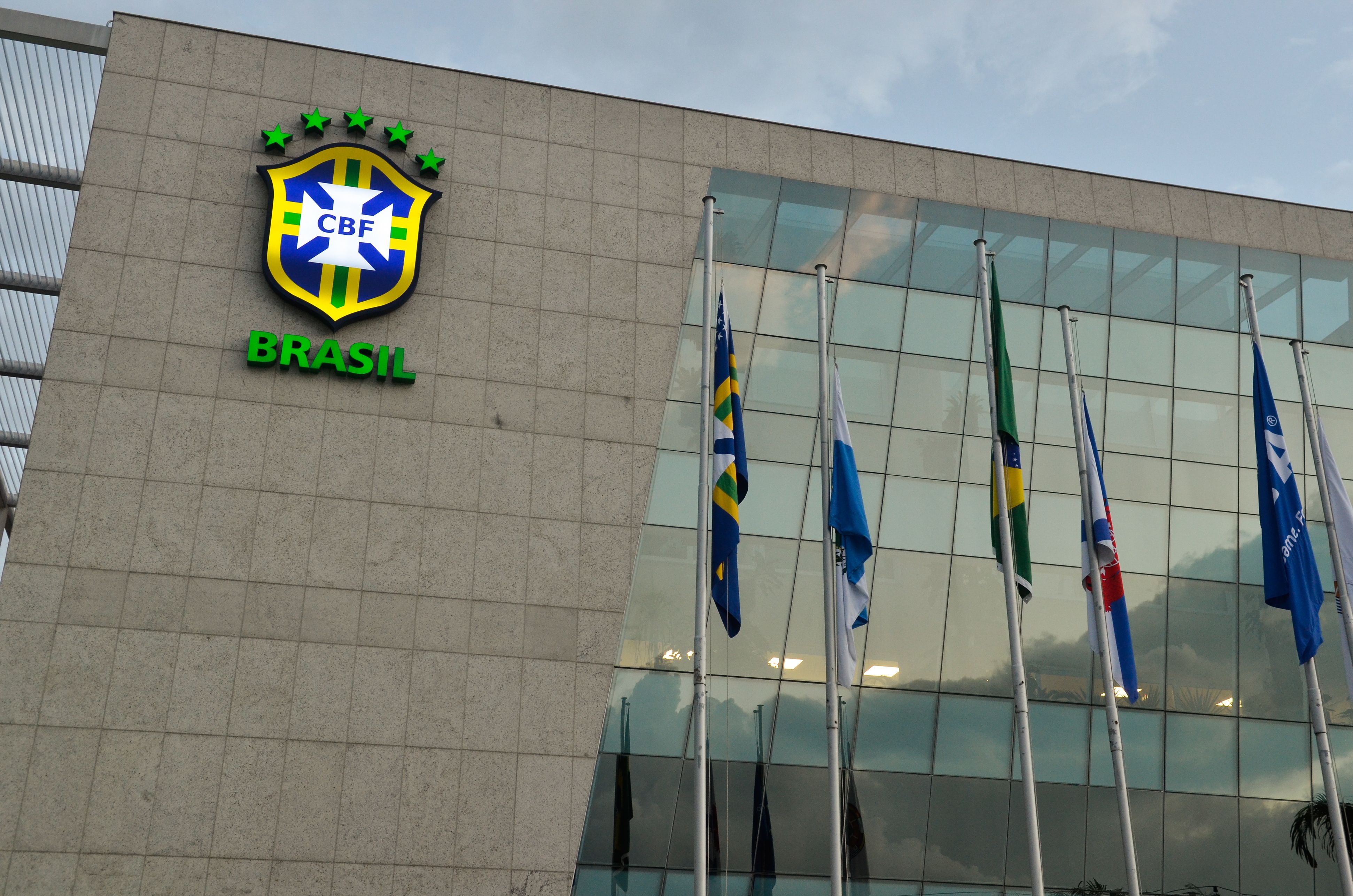 CBF vai bancar árbitro de vídeo a partir das quartas de final da Copa do Brasil