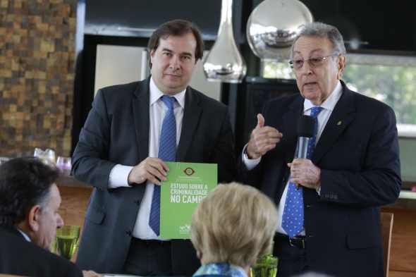 Rodrigo Maia e o presidente da CNA. João Martin, durante o evento