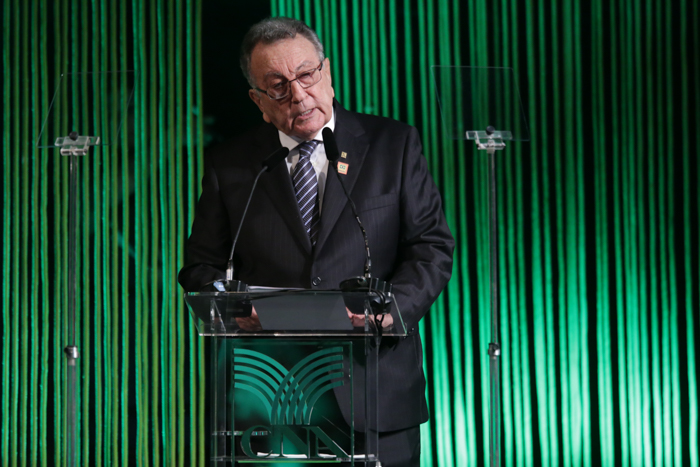 Presidente João Martins discursa durante evento de posse da nova diretoria