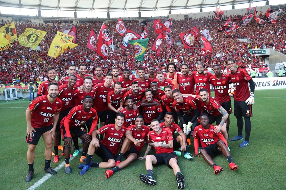 Treino aberto do Flamengo recebeu mais de 50 mil torcedores no Maracanã nesta terça (17)