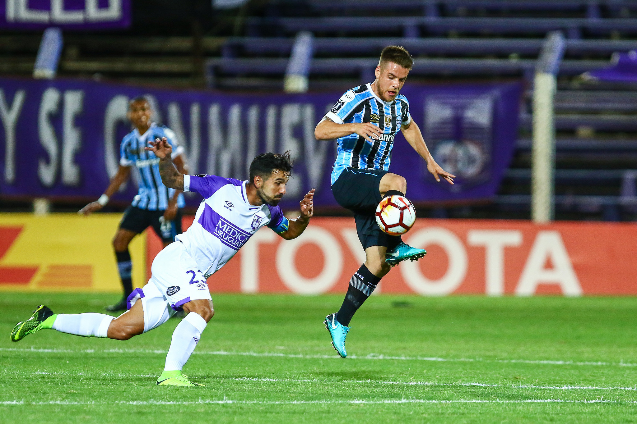 Em jogo difícil, Grêmio empatou com o Defensor por um a um