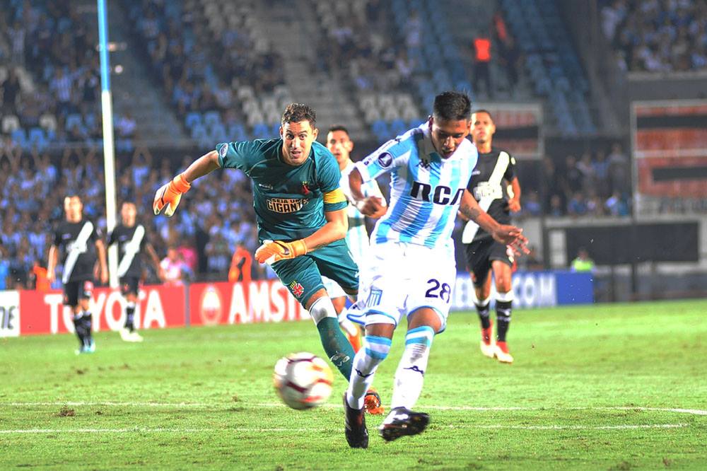 Apesar de defender dois pênaltis, Martín Silva não conseguiu evitar a goleada sofrida pelo Vasco / Créditos: Reprodução Facebook Apesar de defender dois pênaltis, Martín Silva não conseguiu evitar a goleada sofrida pelo Vasco