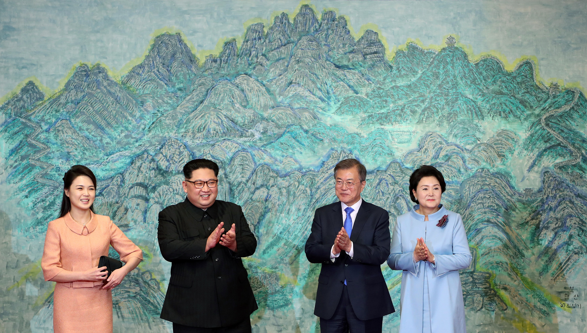 Líderes das Coreias do Norte e do Sul se encontram em reunião histórica